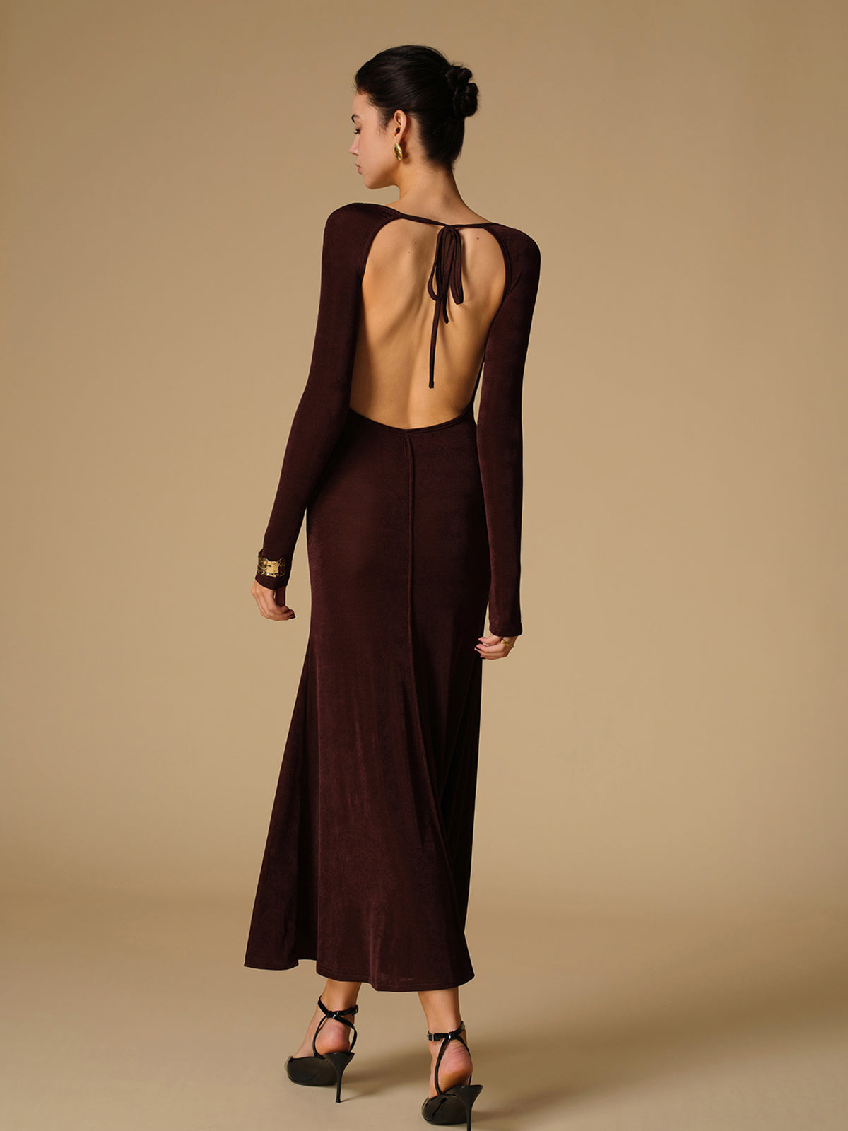 Sophie | Rückenfreies Jersey Maxikleid mit Schleifenkragen