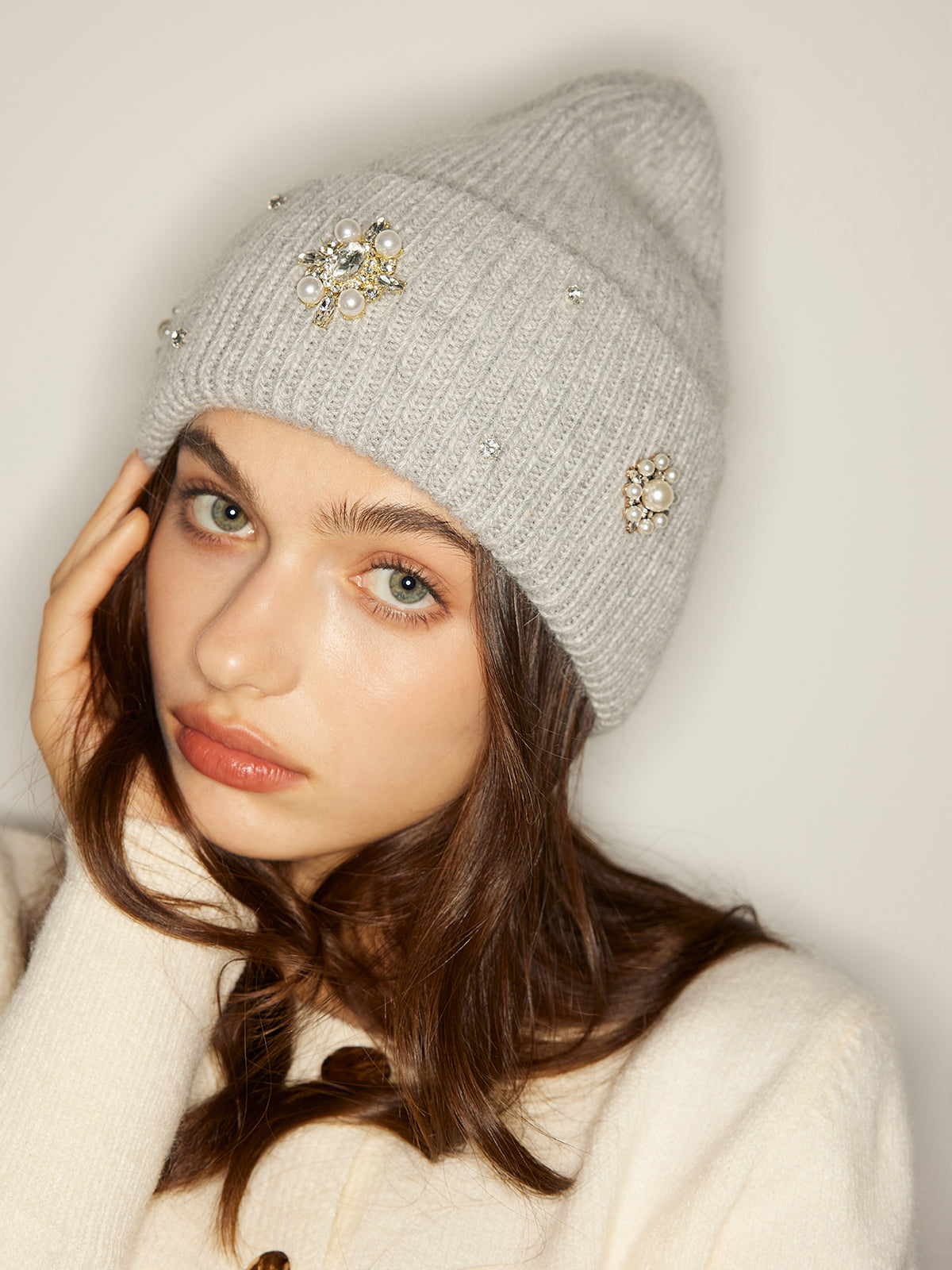 Leonie | Glamouröse Strass-Mütze aus Kaninchenhaar