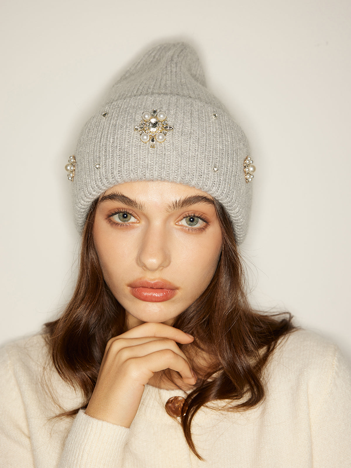 Leonie | Glamouröse Strass-Mütze aus Kaninchenhaar