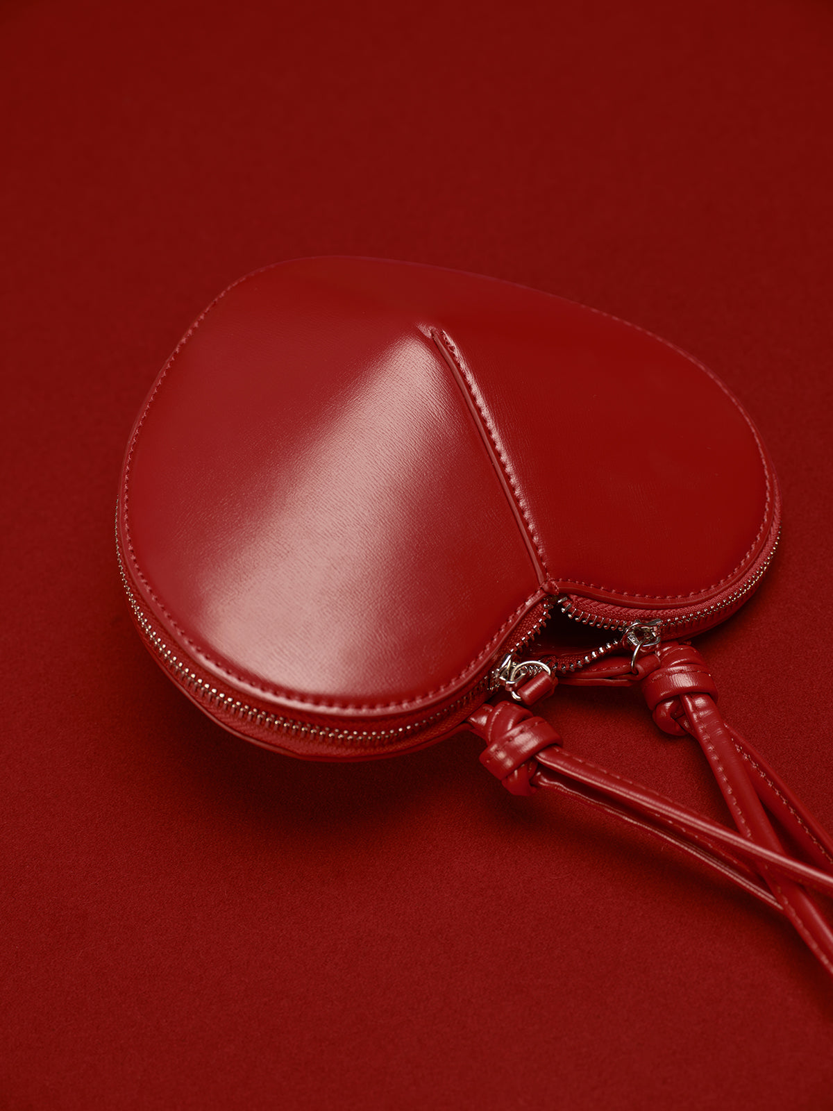 Romantische Eleganz | Schultertasche in Herzform
