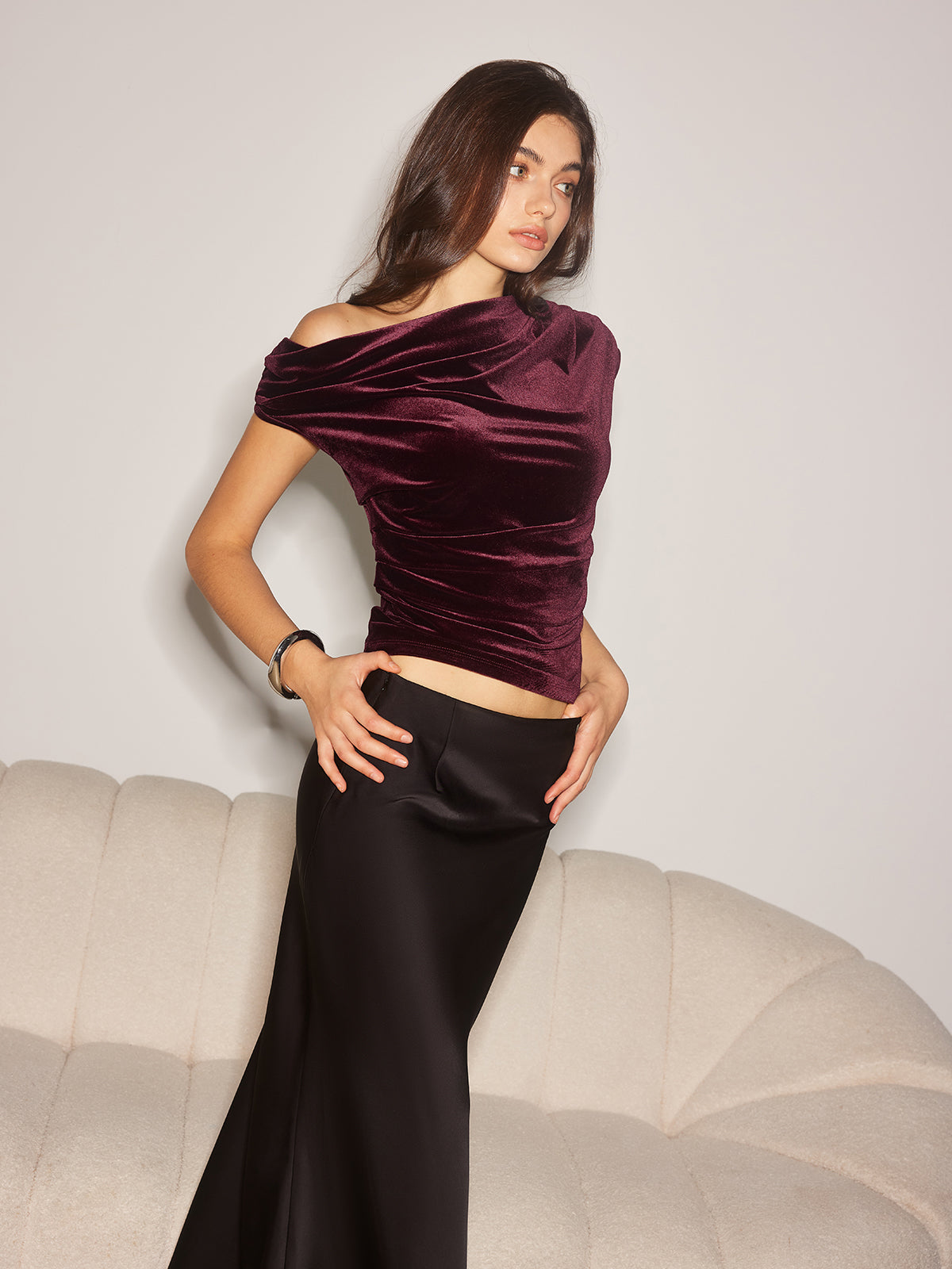 Clara | Asymmetrisches plissiertes Samt-Top