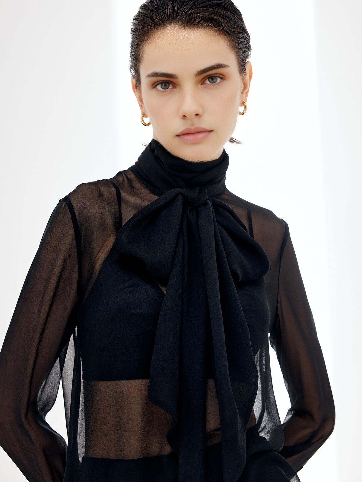 Clara | Transparente Chiffon-Bluse mit Schleife