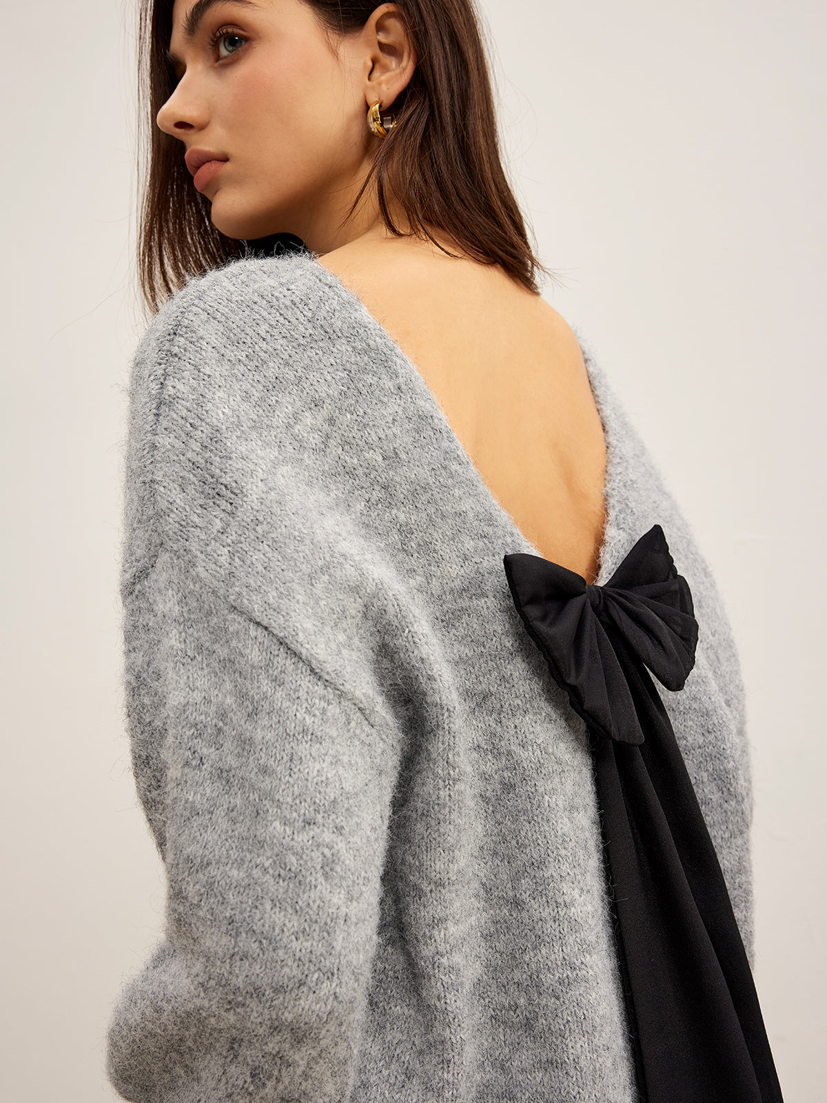 Lara | Eleganter Rückenfreier Schleifen-Pullover