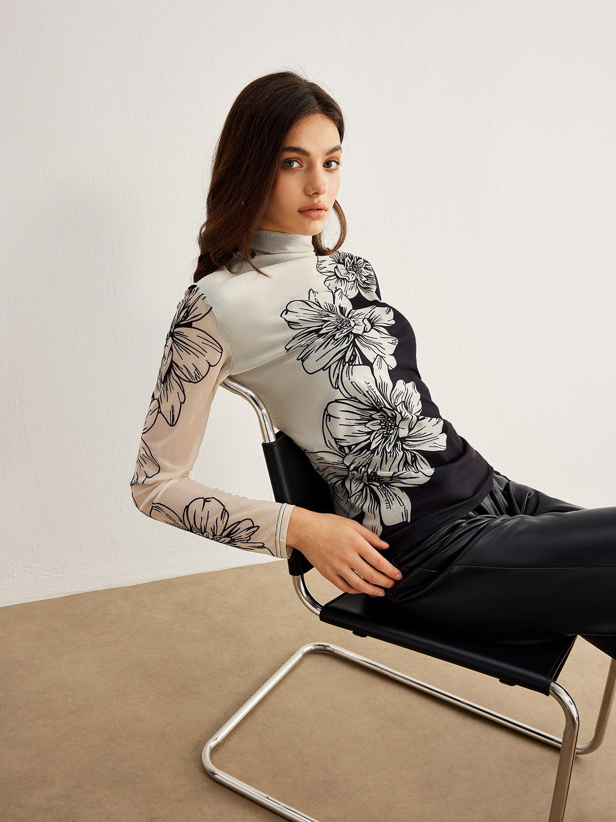 Mia | Floral Mesh-Oberteil mit Farbakzenten