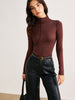 Max | Elegantes Mock Neck Top mit Piping