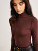 Max | Elegantes Mock Neck Top mit Piping