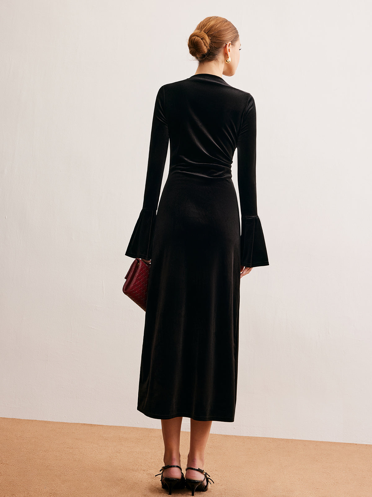 Laura | Glamouröses Samt-Longkleid mit Rüschenärmeln
