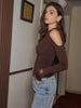 Clara | Elegante, figurbetonte Bluse mit Falten und Cut-Outs