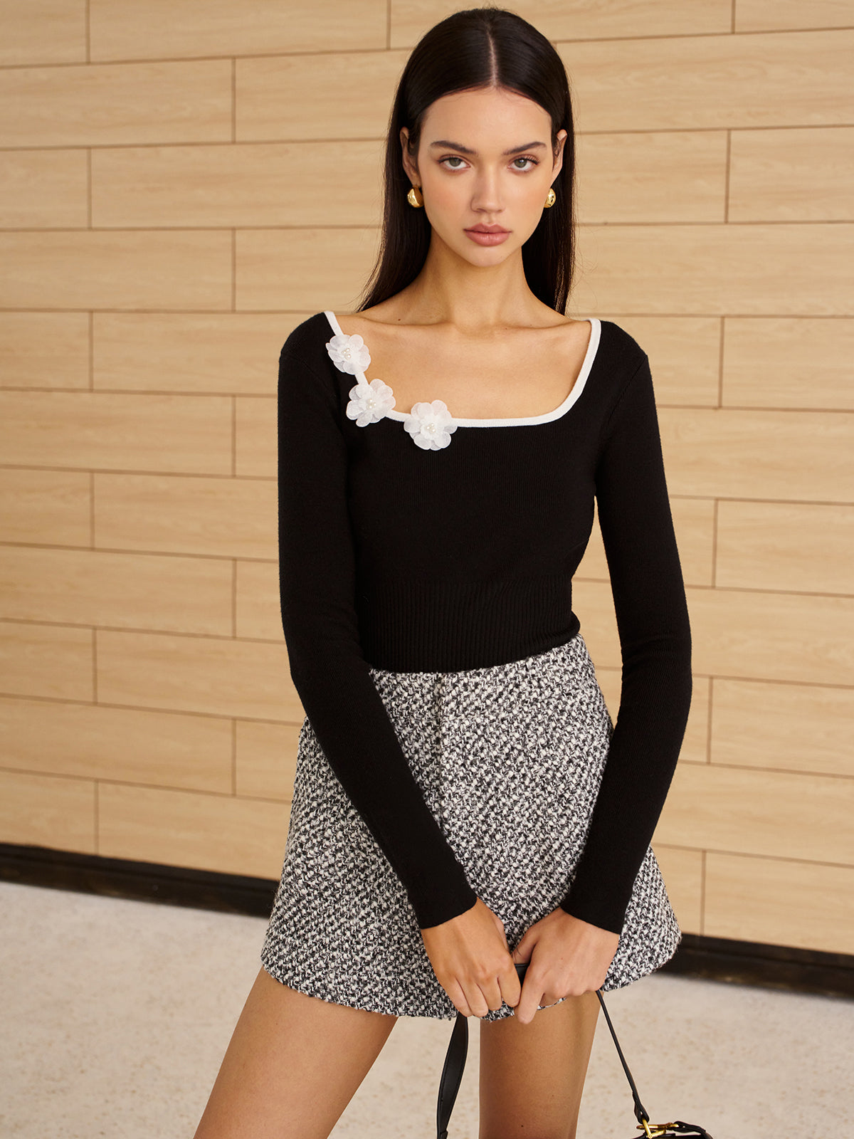 Clara | Elegantes Oberteil mit 3D-Blumenstrick