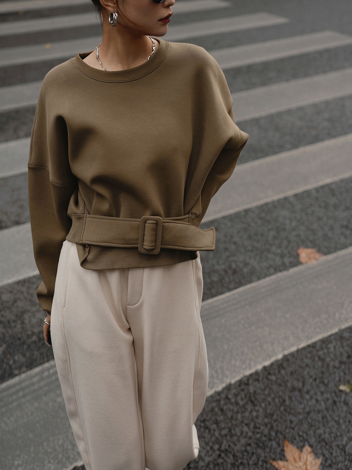 Anna | Kurzes Sweatshirt mit Gürtel