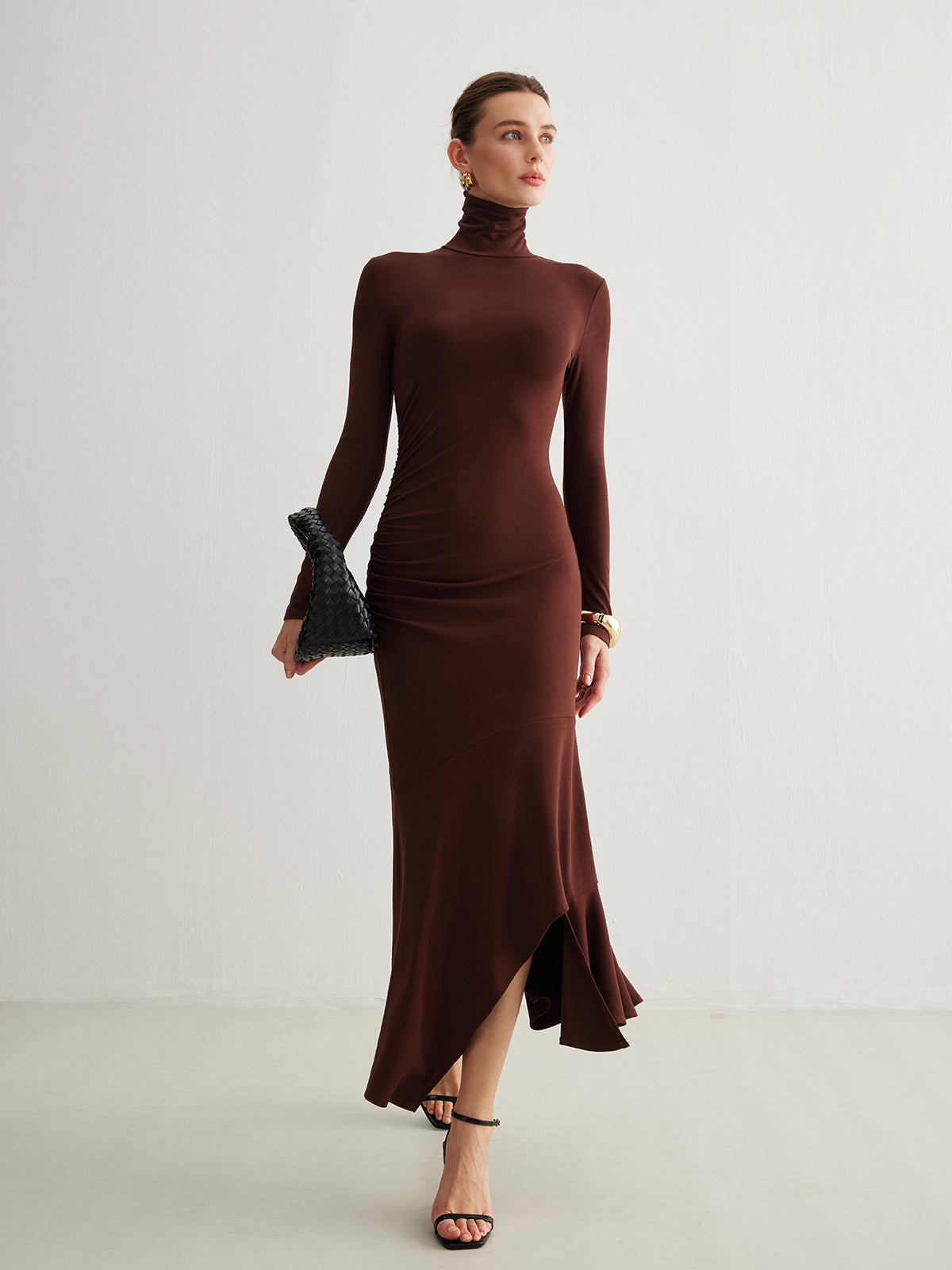 Clara | Asymmetrisches Maxikleid mit hohem Kragen