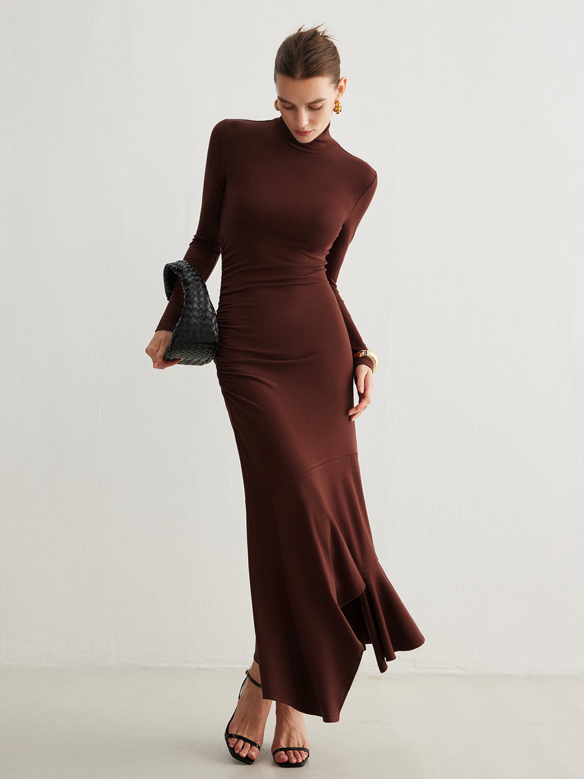 Clara | Asymmetrisches Maxikleid mit hohem Kragen