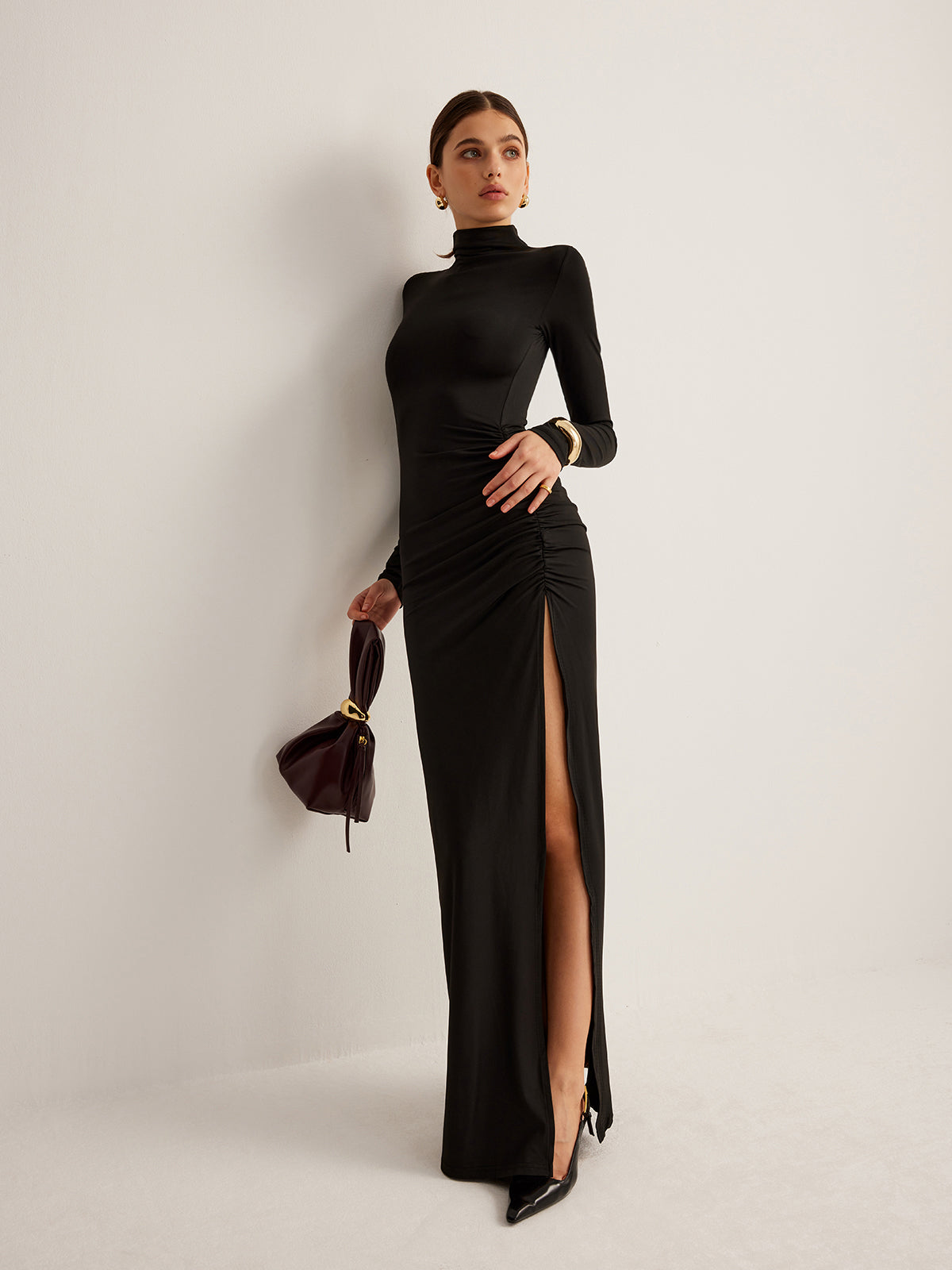 Nora | Elegantes Maxikleid mit Stehkragen und Schlitz