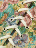 Flora | Romantische Jacquard-Bluse mit Kordelzug