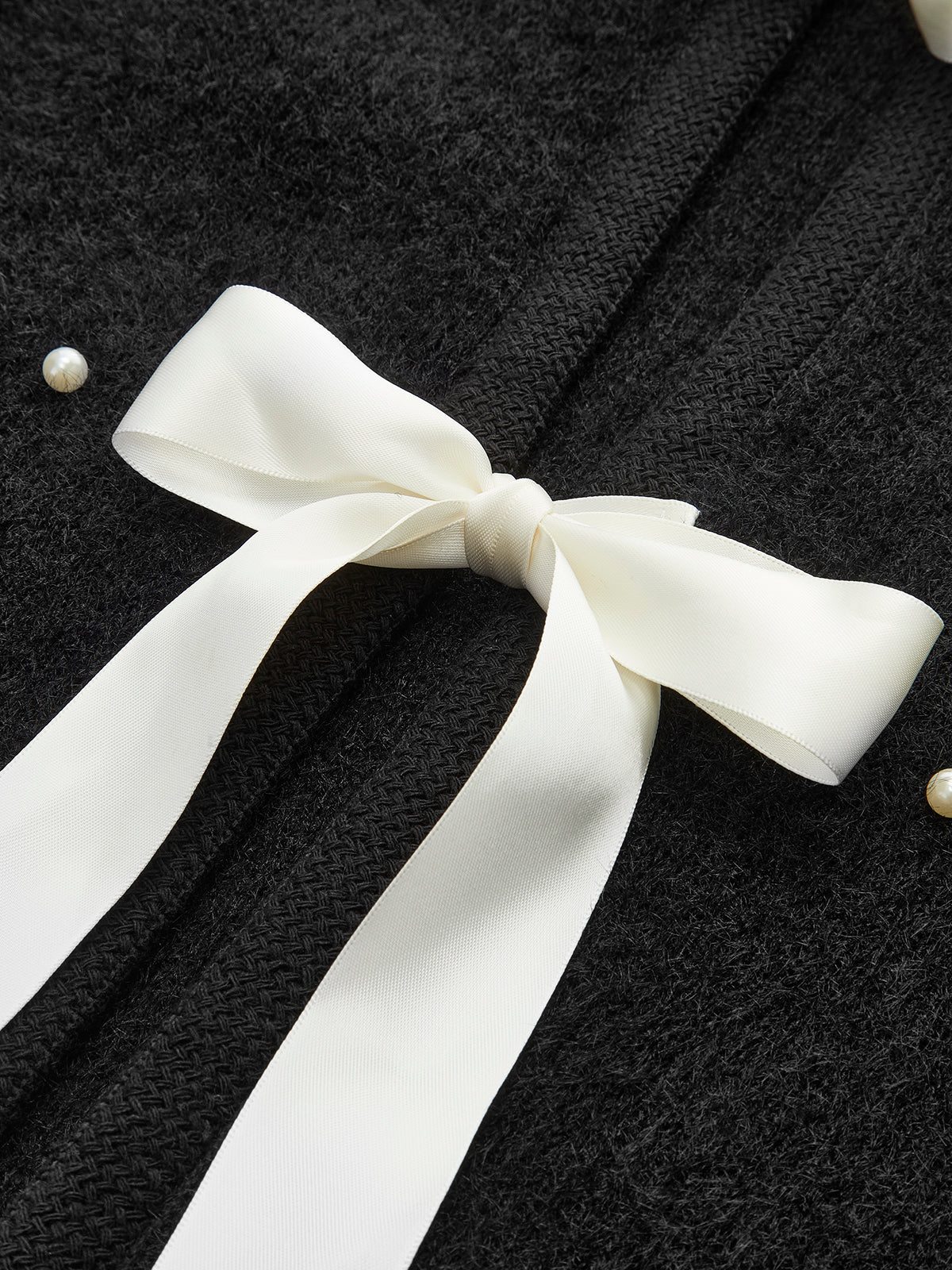Clara | Bezauberndes Strickoberteil mit Perlendekor und Schleife