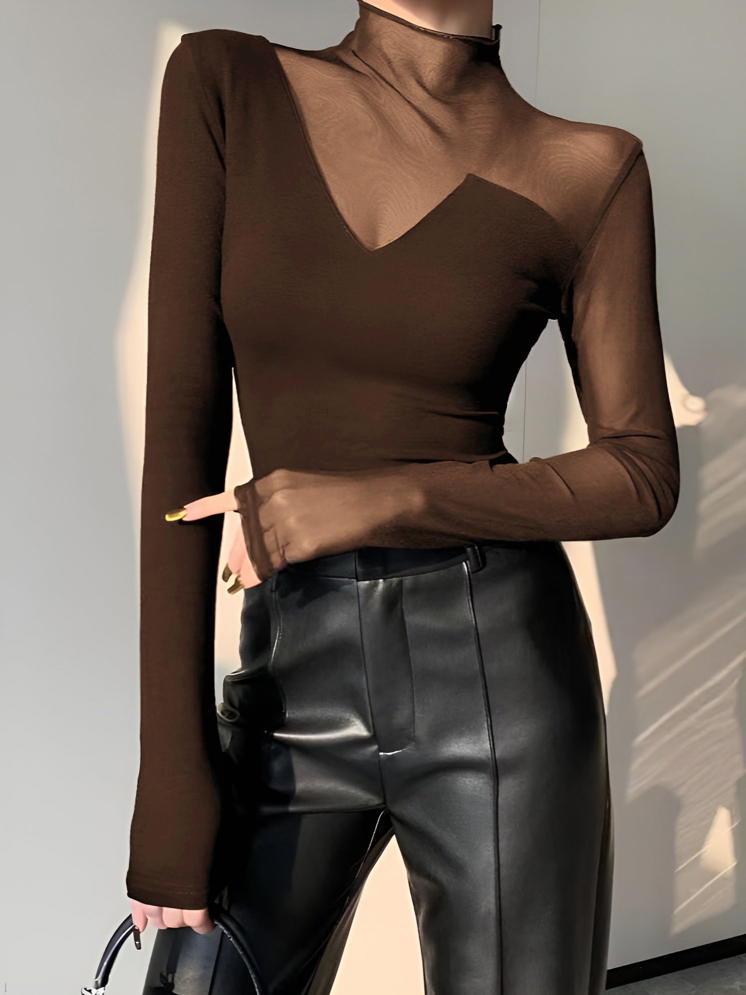 Jonas | Elegantes T-Shirt mit asymmetrischem Netzeinsatz