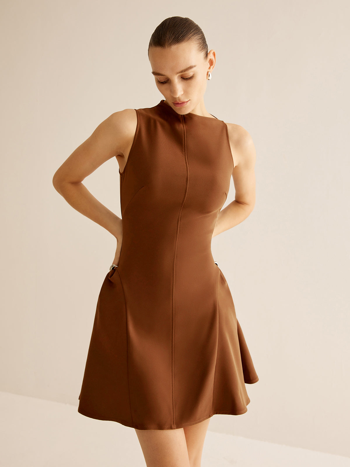 Alena | Asymmetrisches Kleid mit gerafftem Kragen