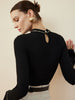 Clara | Schnittelegante Bluse mit Rüsche und Cutout