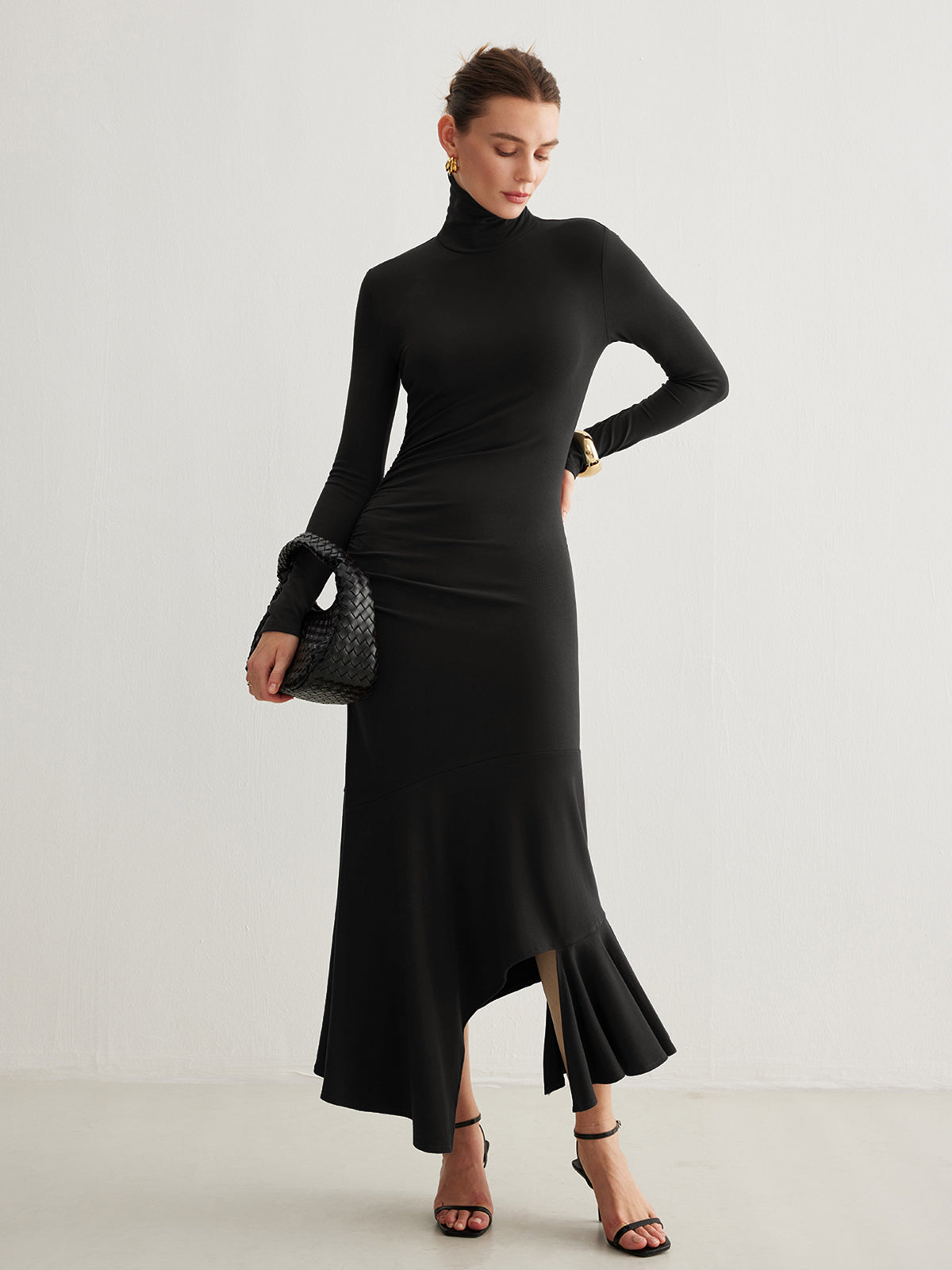 Clara | Asymmetrisches Maxikleid mit hohem Kragen