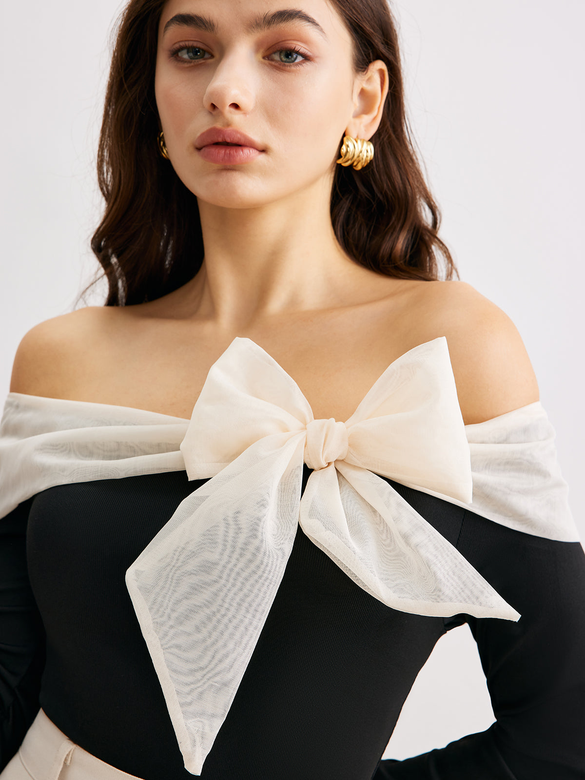 Clara | Romantische Chiffon-Bow Off-Shoulder Bluse