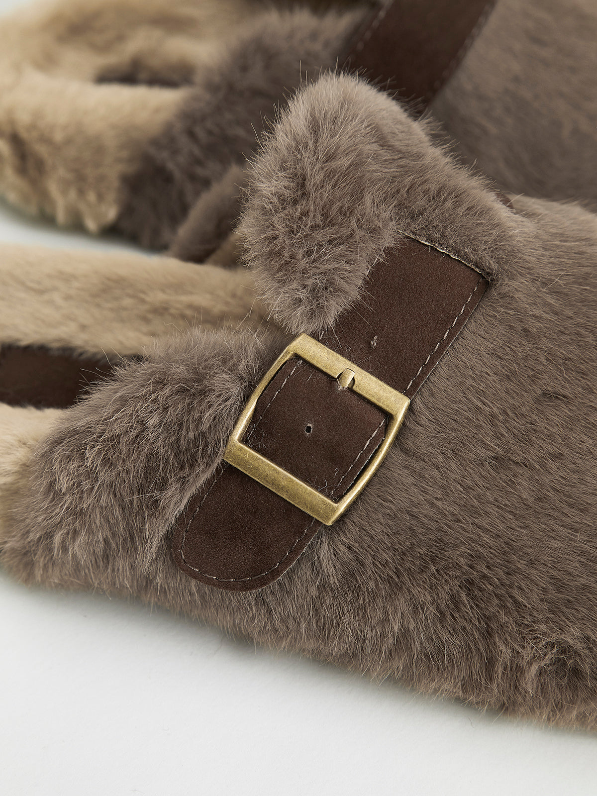 Greta | Stilvolle Pelz-Slipper mit Gürtel-Design
