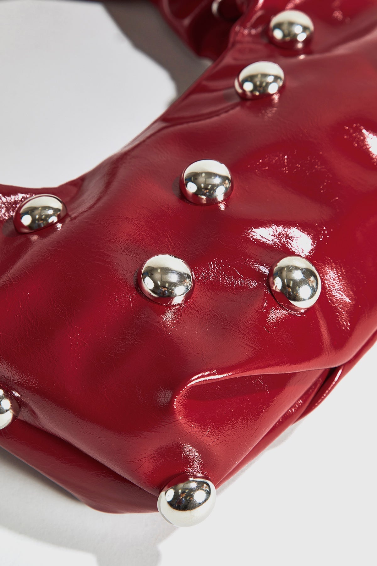 Anna | Rundes Nieten-Armpit Bag