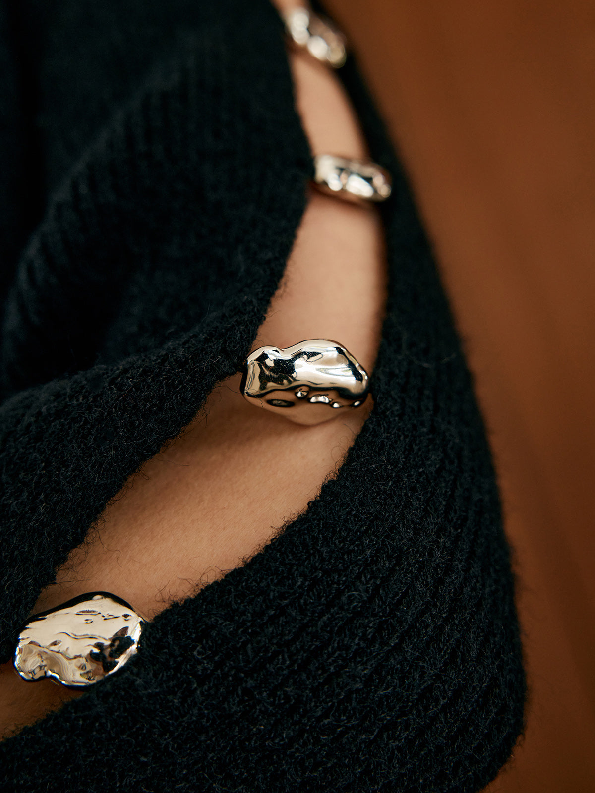 Paul | Stilvoller Pullover mit Cutouts und Metall-Details