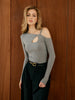 Clara | Asymmetrisch geknotetes Skinny-Top mit Ausschnitt