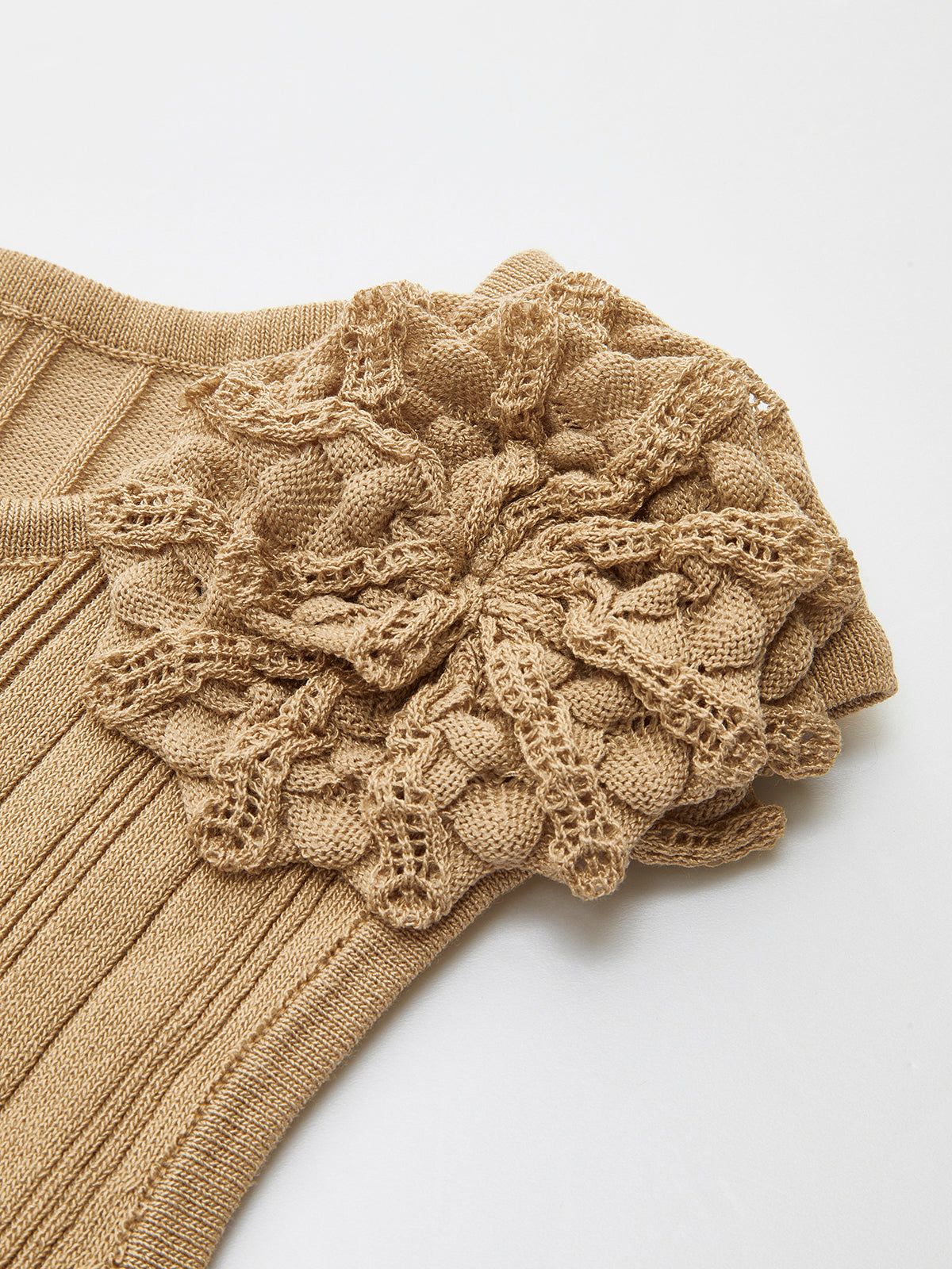 Nina | Elegantes Floralstrick-Top mit Rüsche