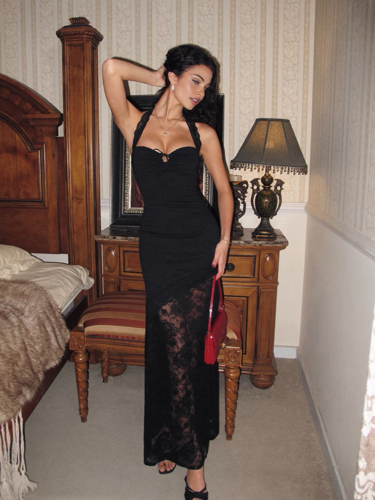 Sophie | Verführerisches Spitzen-Halterkleid