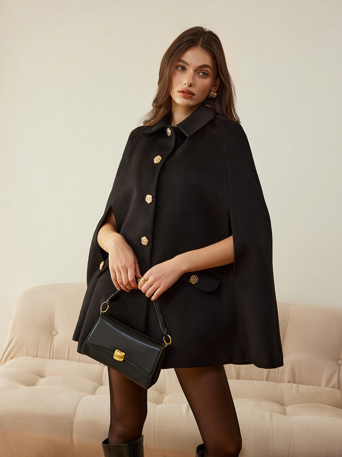 Camilla | Eleganter Kamelienknopf-Mantel
