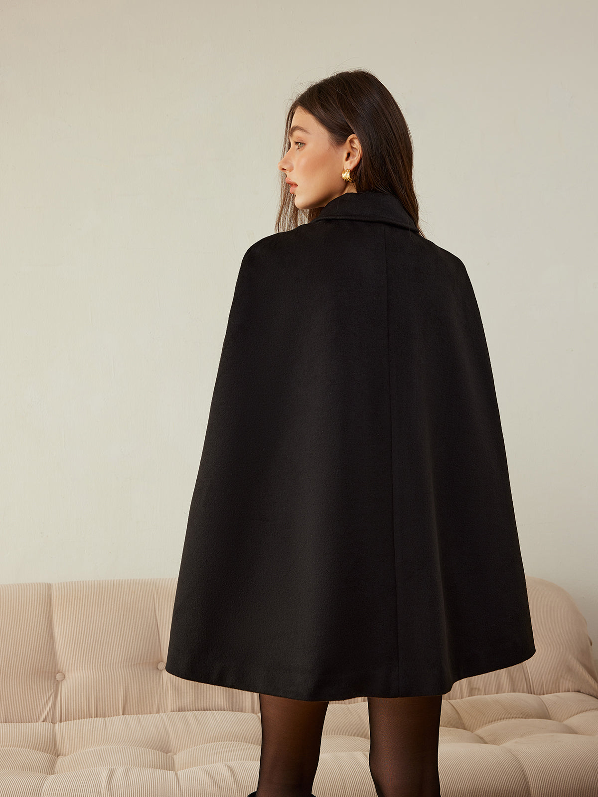 Camilla | Eleganter Kamelienknopf-Mantel