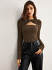 Laura | Elegantes Plisse T-Shirt mit Metal O-Ring-Ausschnitt
