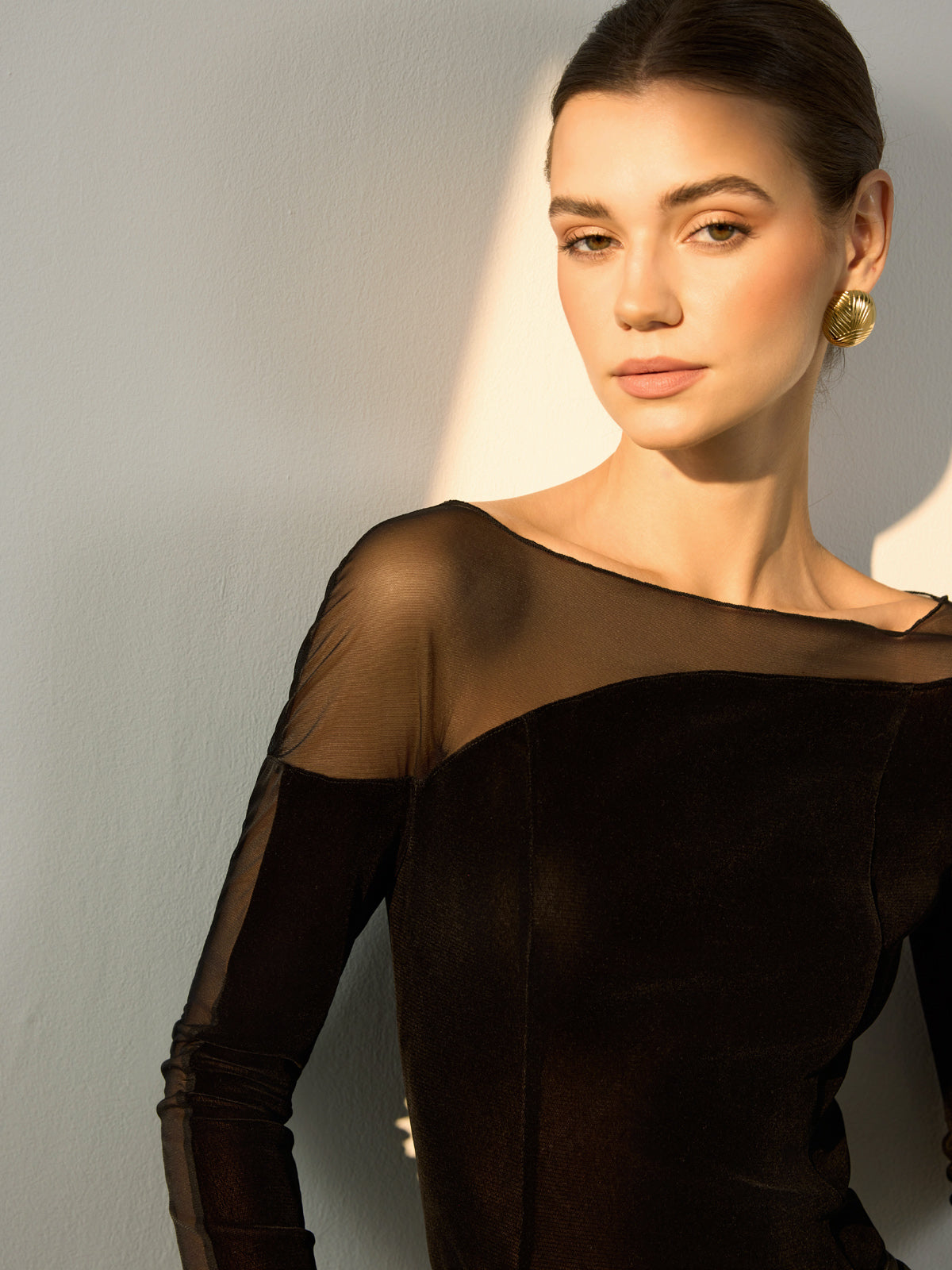 Lena | Elegantes Slim-Top mit transparenten Details