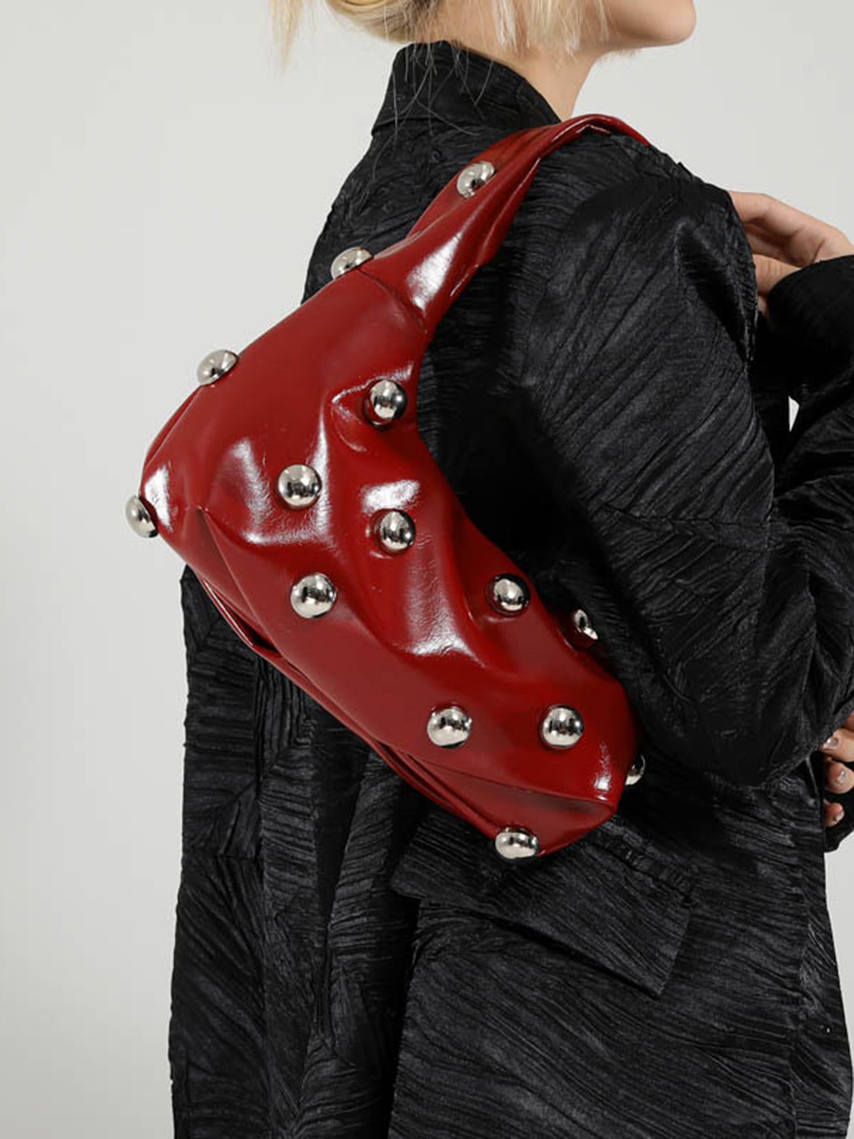 Anna | Rundes Nieten-Armpit Bag