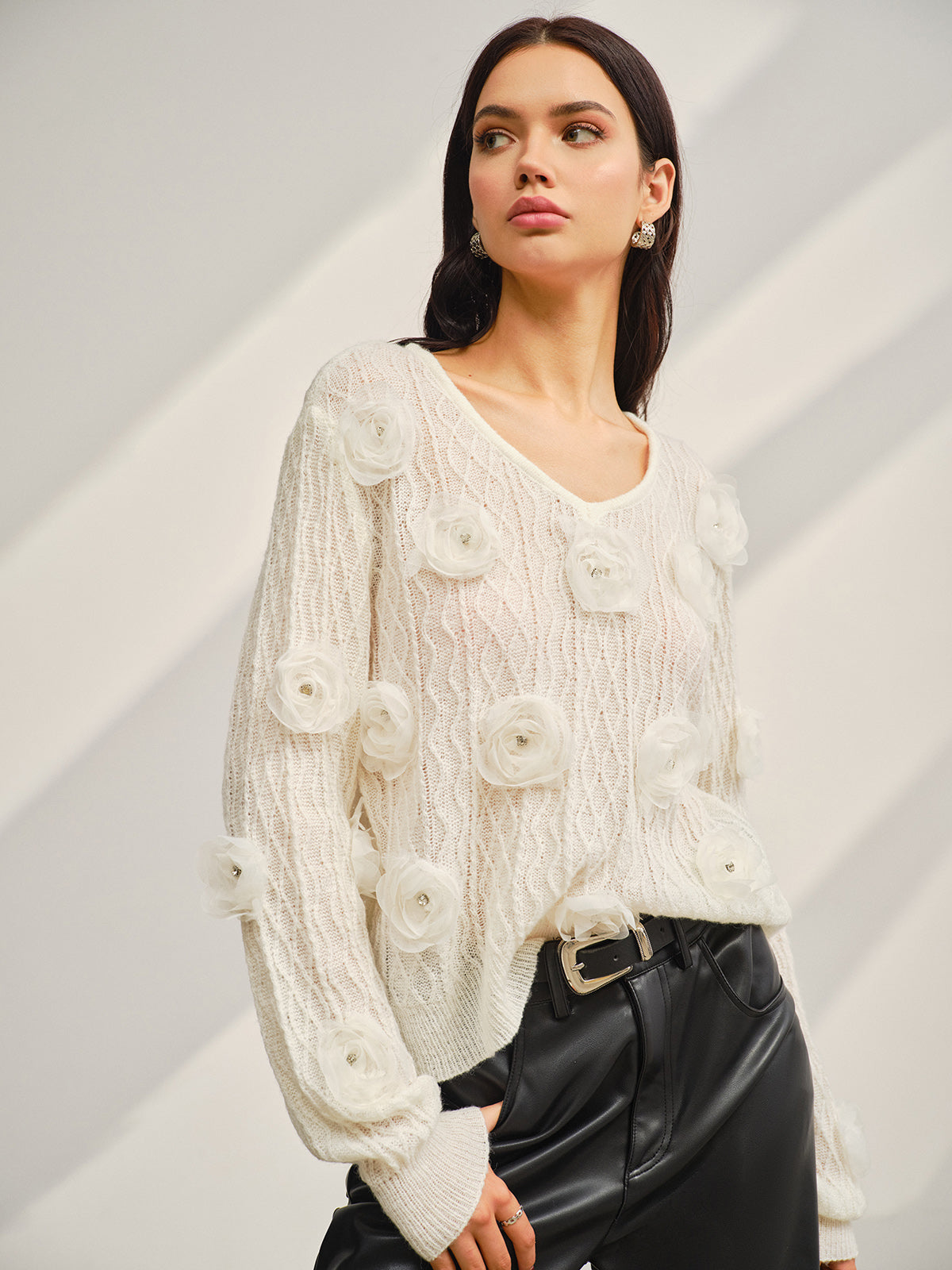 Lena | Stricktop mit 3D-Blumen-Design