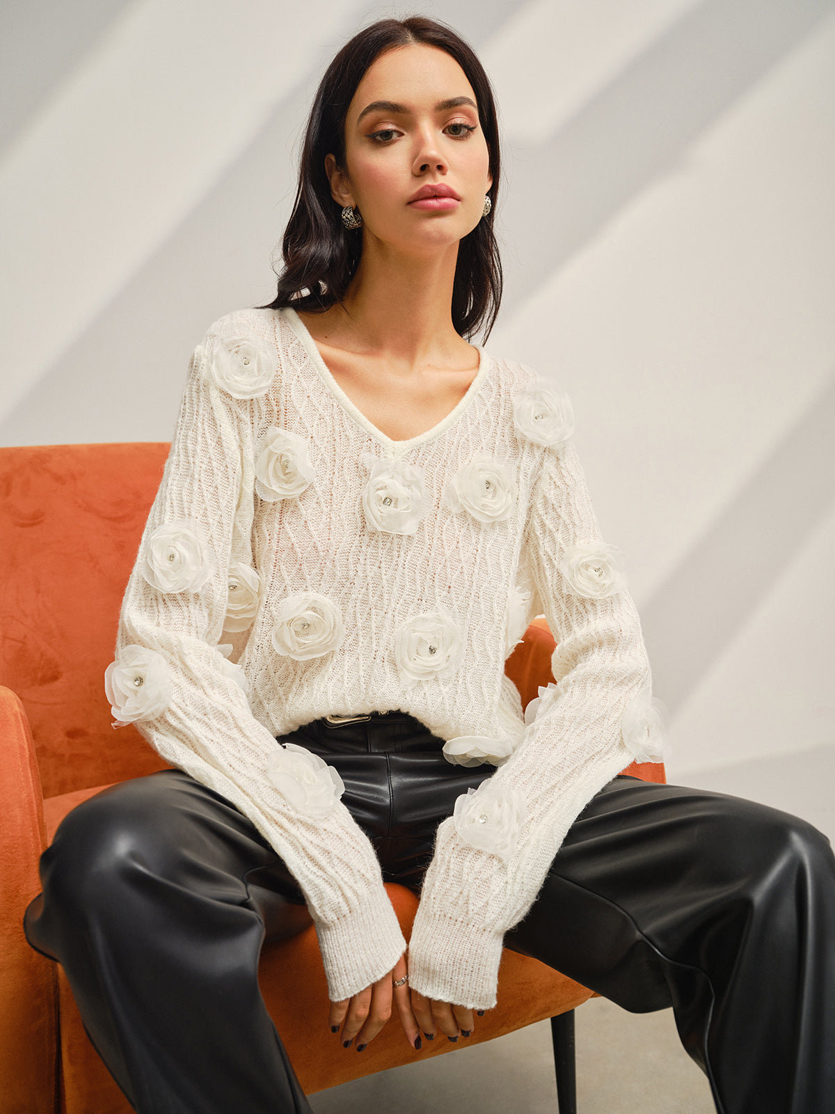 Lena | Stricktop mit 3D-Blumen-Design