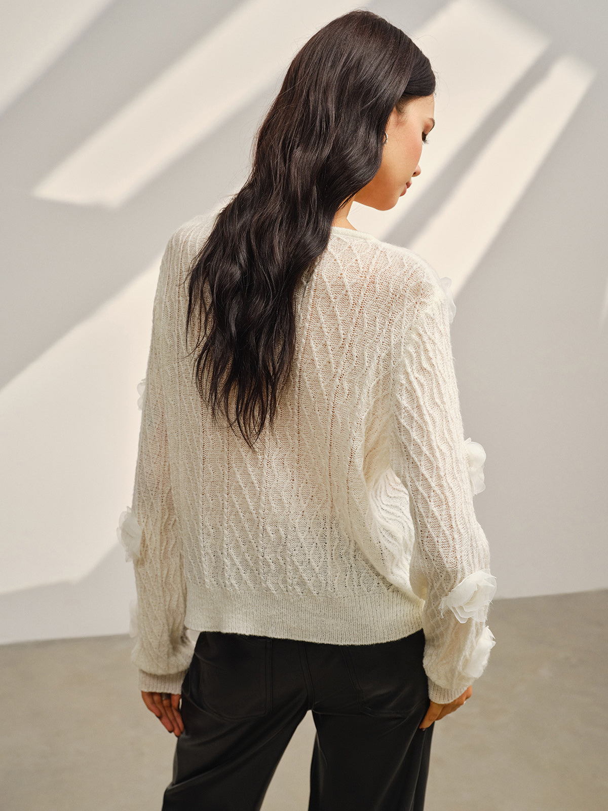 Lena | Stricktop mit 3D-Blumen-Design