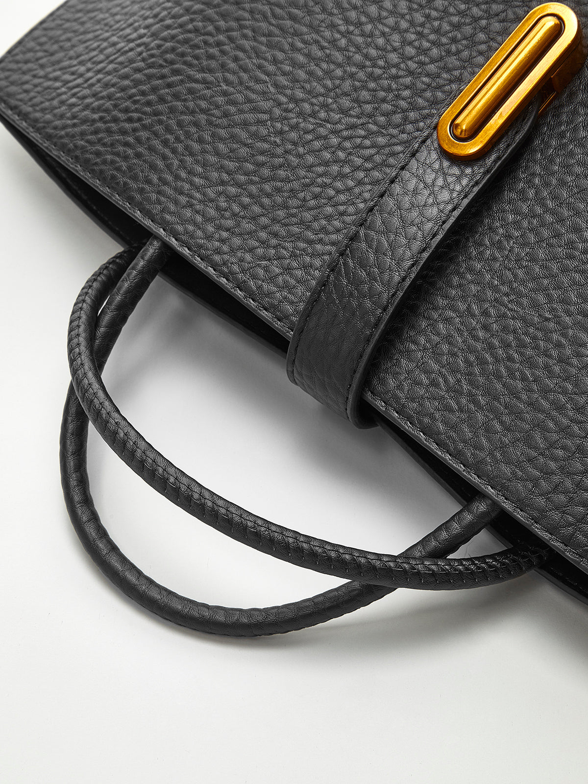 Mia | Texturierte Schultertasche mit Top-Handle