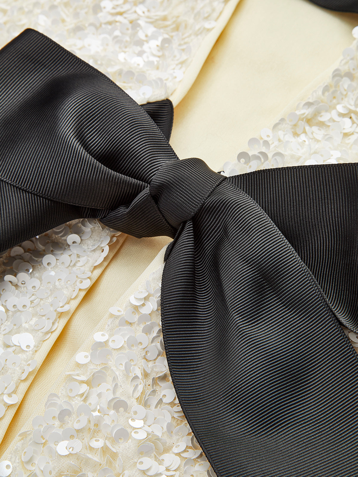 Sophie | Glamouröse Samtbluse mit Pailletten und Schleife