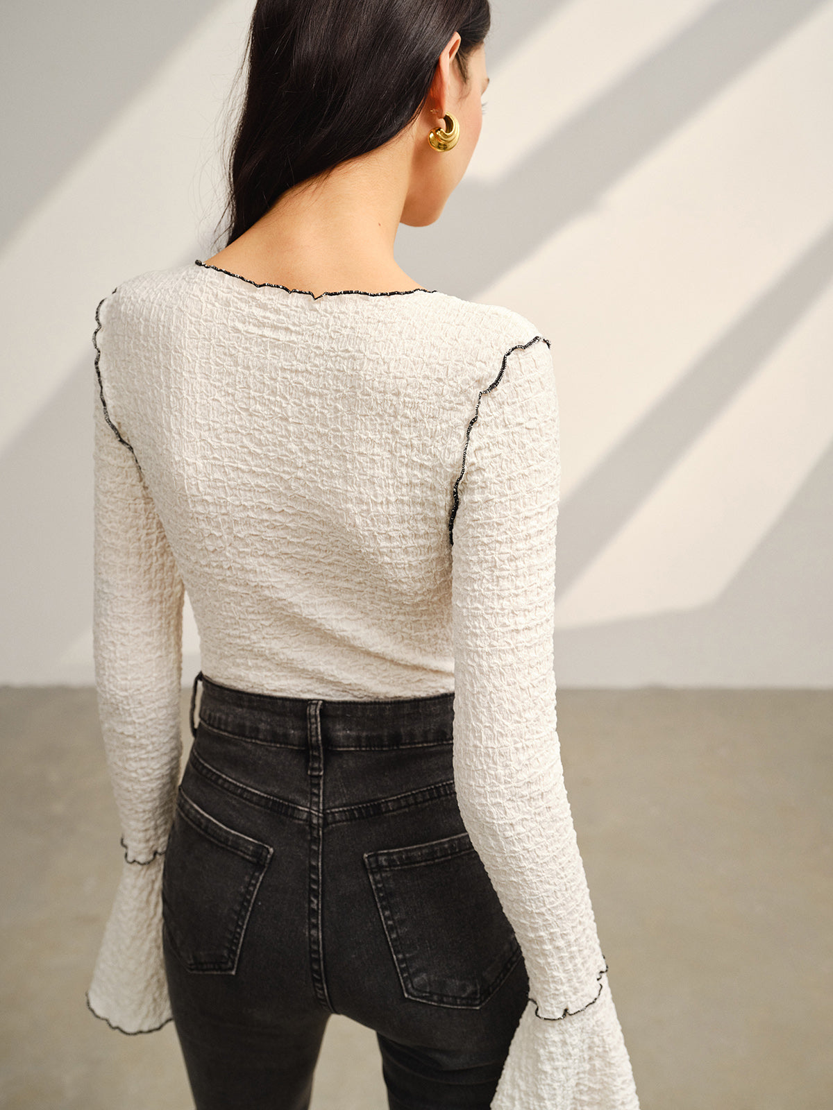 Clara | Elegantes T-Shirt mit Kontrast-Paspelierung
