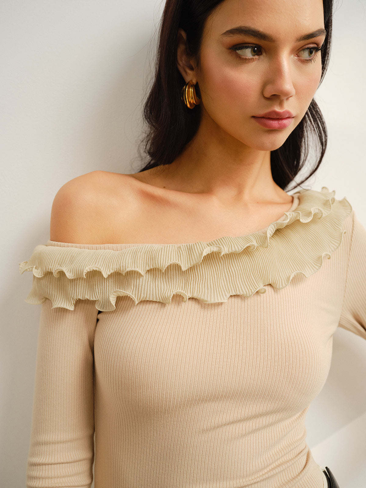 Clara | Asymmetrisches Jersey-Top mit Salatbesatz