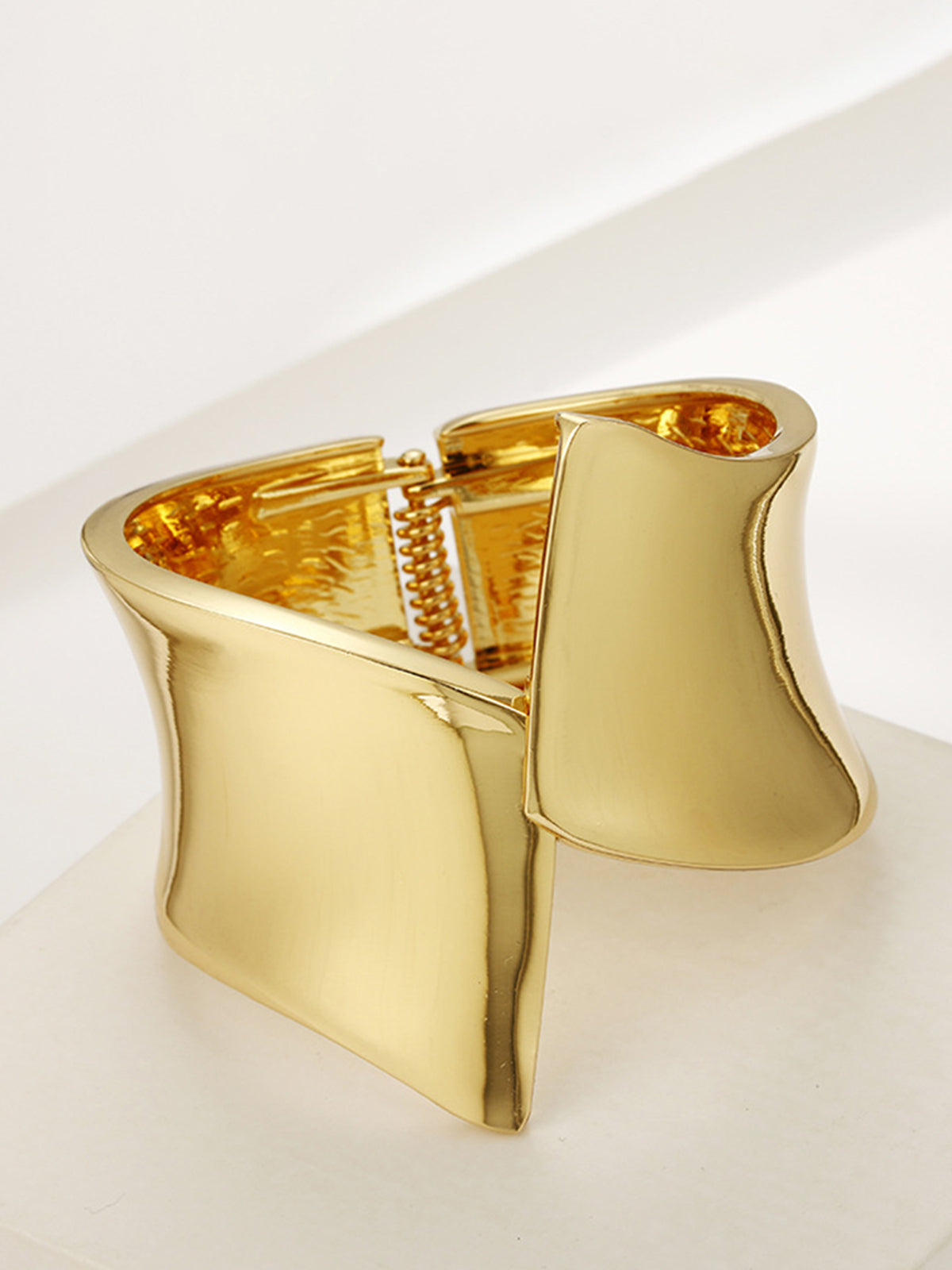 Clara | Asymmetrisches, glänzendes Tunnelarmband