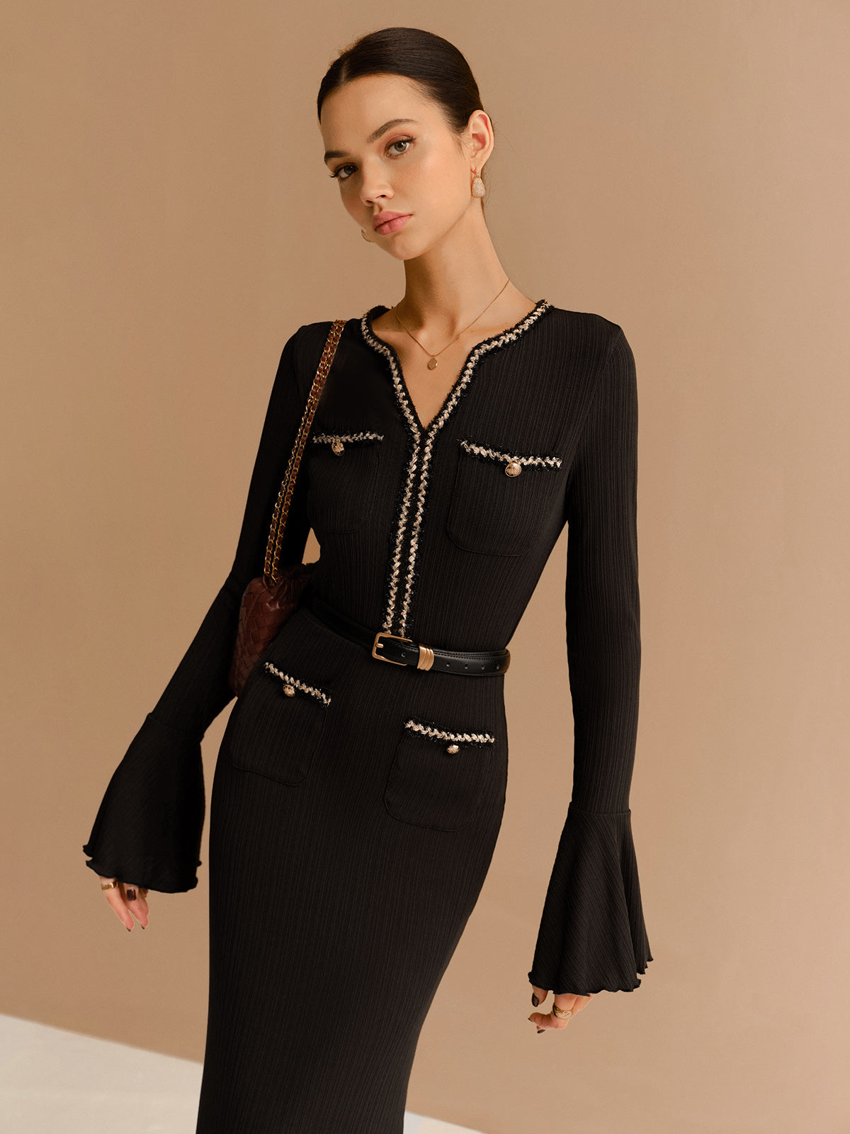 Clara | Elegantes Kleid mit Kontrastbesatz und Rüschendetails