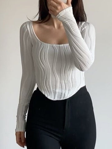 Clara | Crop T-Shirt mit quadratischem Ausschnitt und Paspelierung