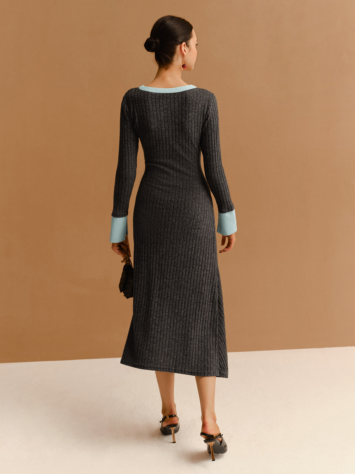 Clara | Elegantes Kleid mit Kontrastbesatz und Knöpfen
