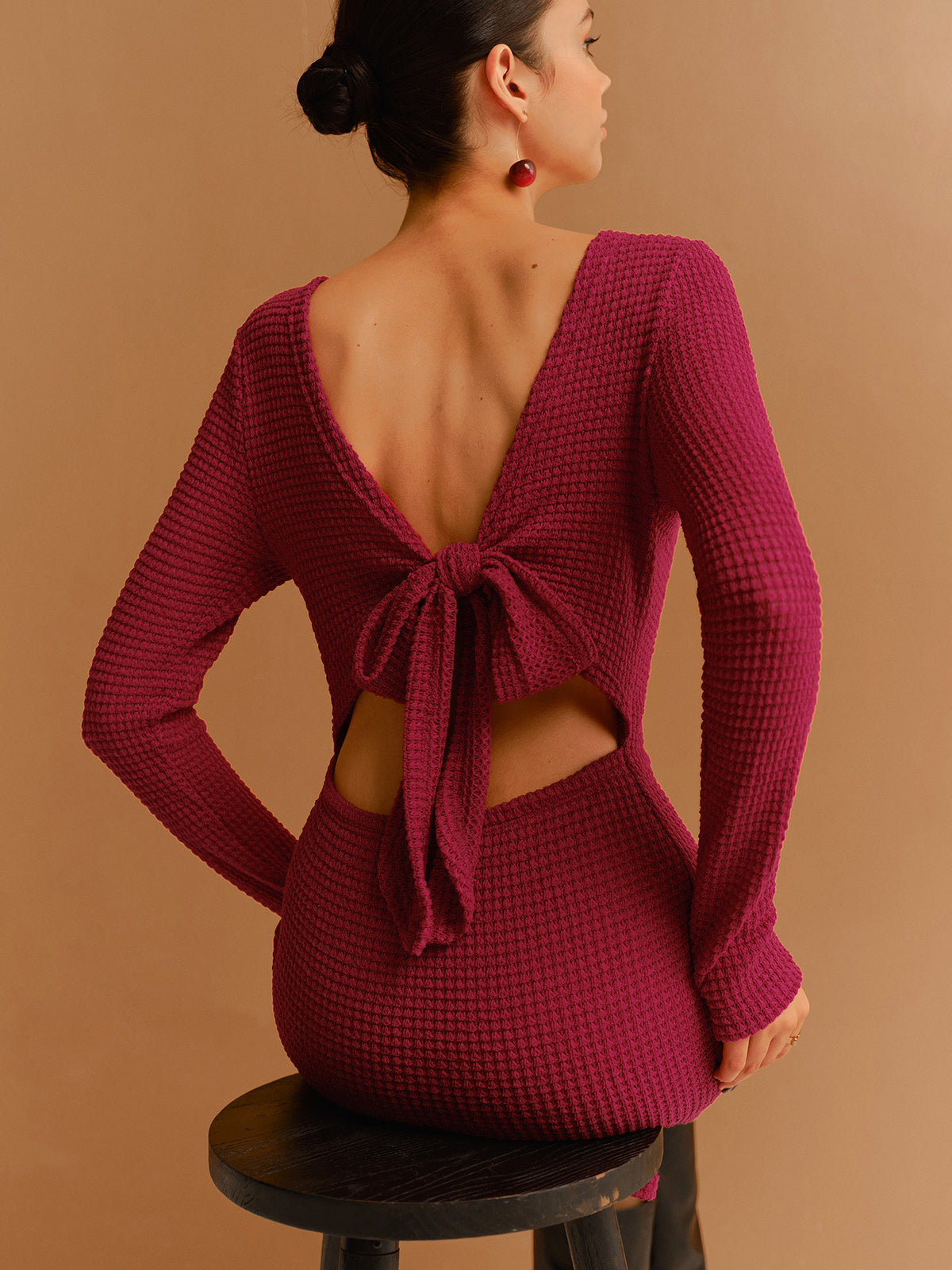 Lena | Elegantes rückenfreies Strickkleid mit Waffelschleife