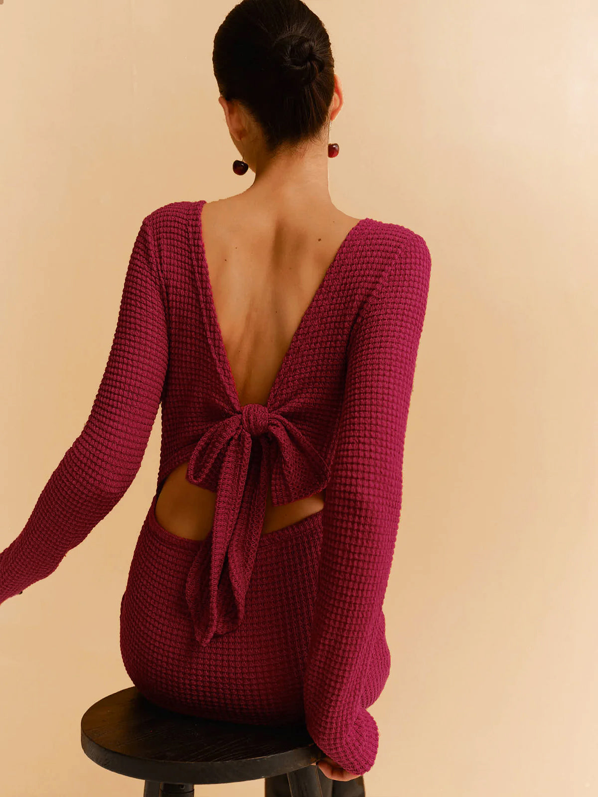 Lena | Elegantes rückenfreies Strickkleid mit Waffelschleife