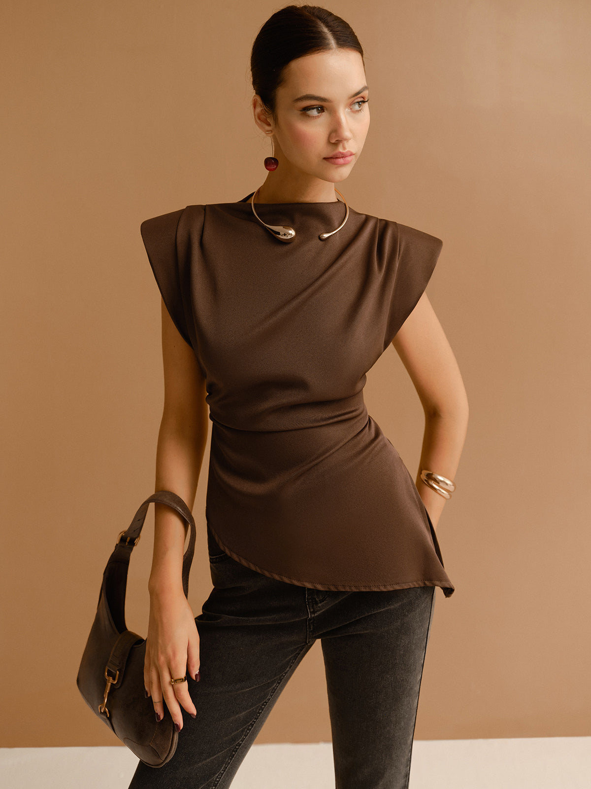 Clara | Elegante asymmetrische Bluse mit Kappenärmel