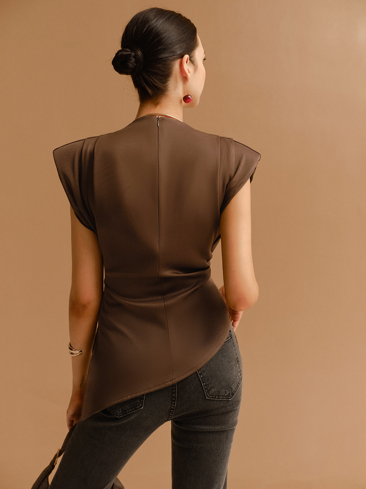 Clara | Elegante asymmetrische Bluse mit Kappenärmel